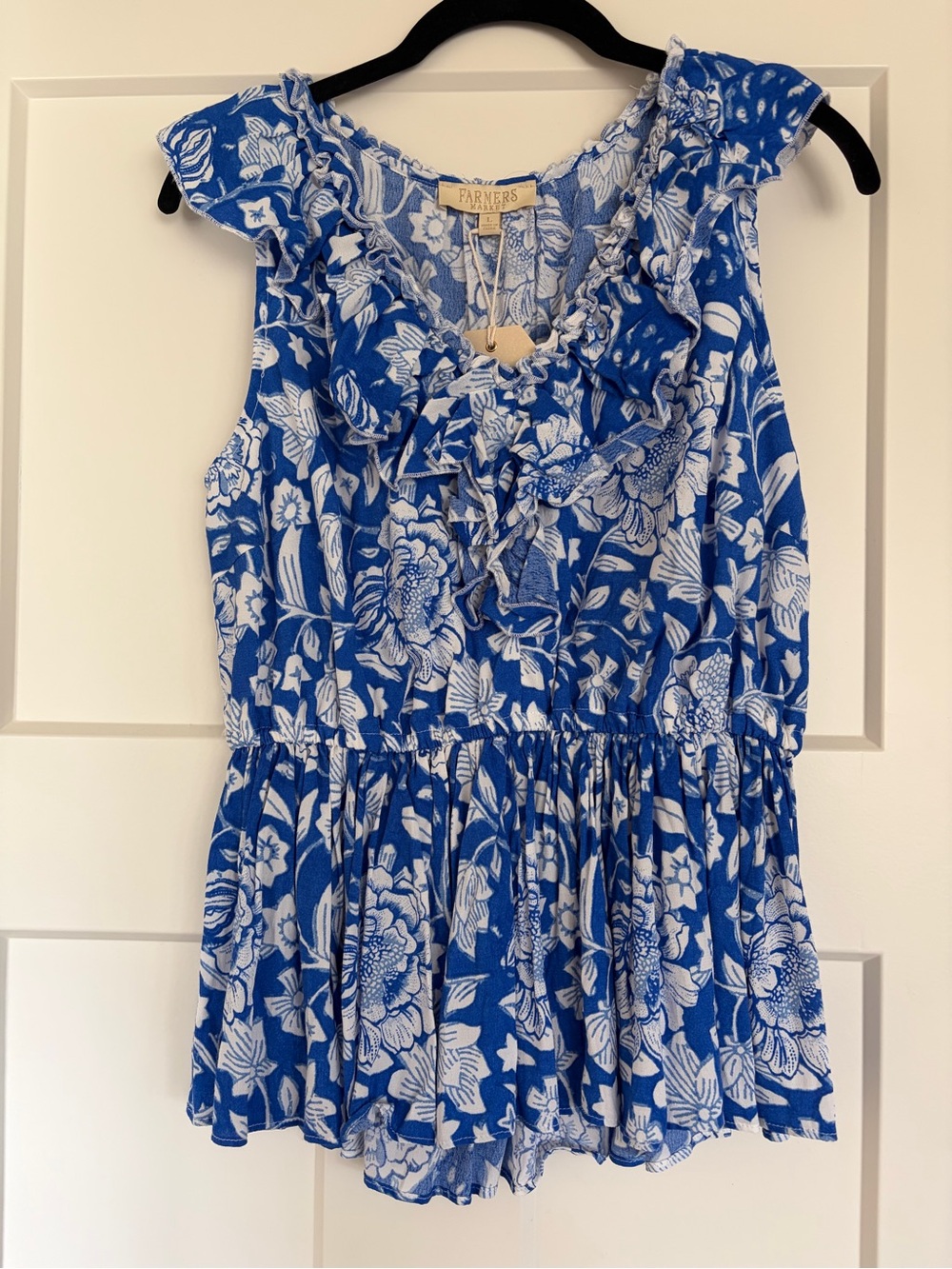 NWT Large Farmers Market Blue & White Floral Ruffle Tank